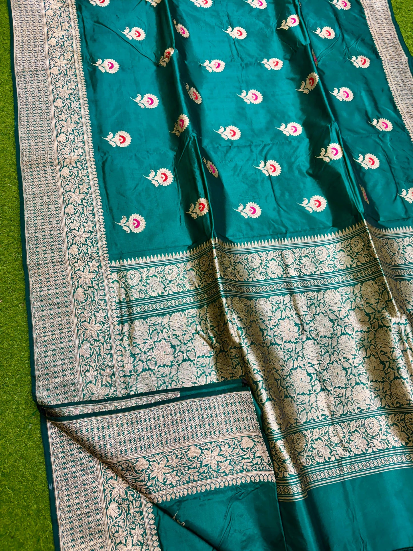 Banarasi handloom Khaddi pure Katan silk hand weaving saree.