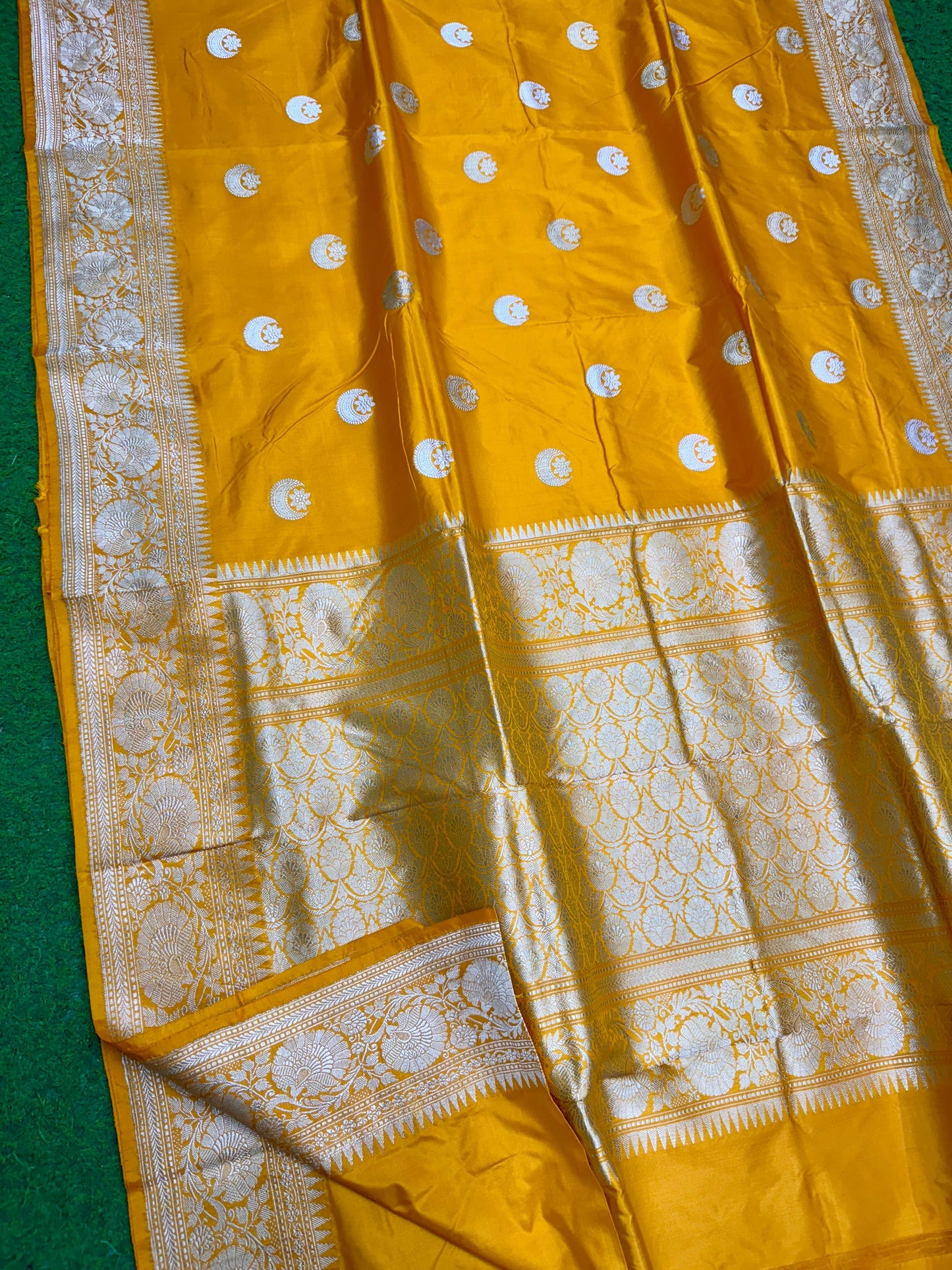 Banarasi handloom Khaddi pure Katan silk hand weaving saree.