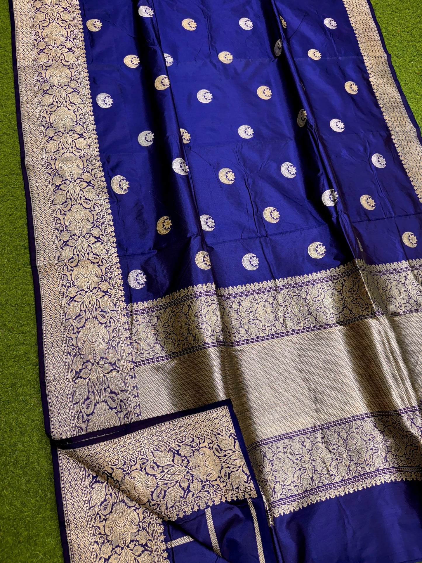 Banarasi handloom Khaddi pure Katan silk hand weaving saree.