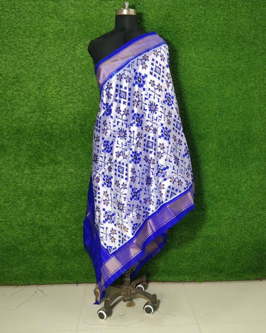 Ikkat dupatta