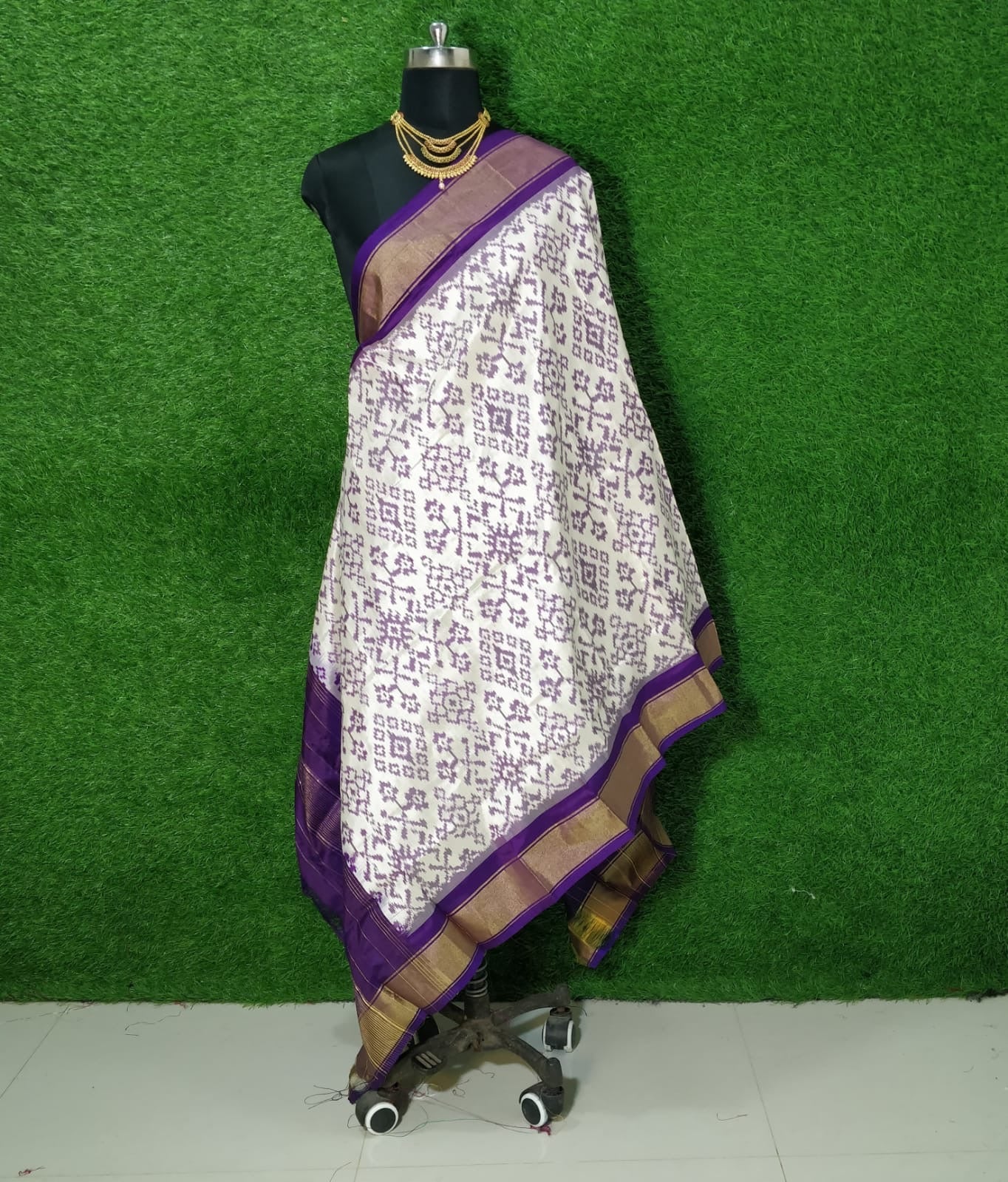 Ikkat dupatta