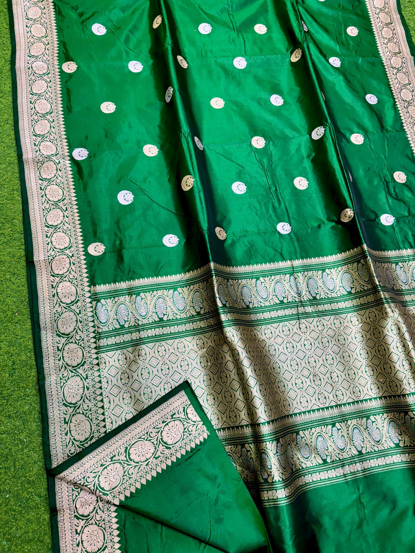 Banarasi handloom Khaddi pure Katan silk hand weaving saree.