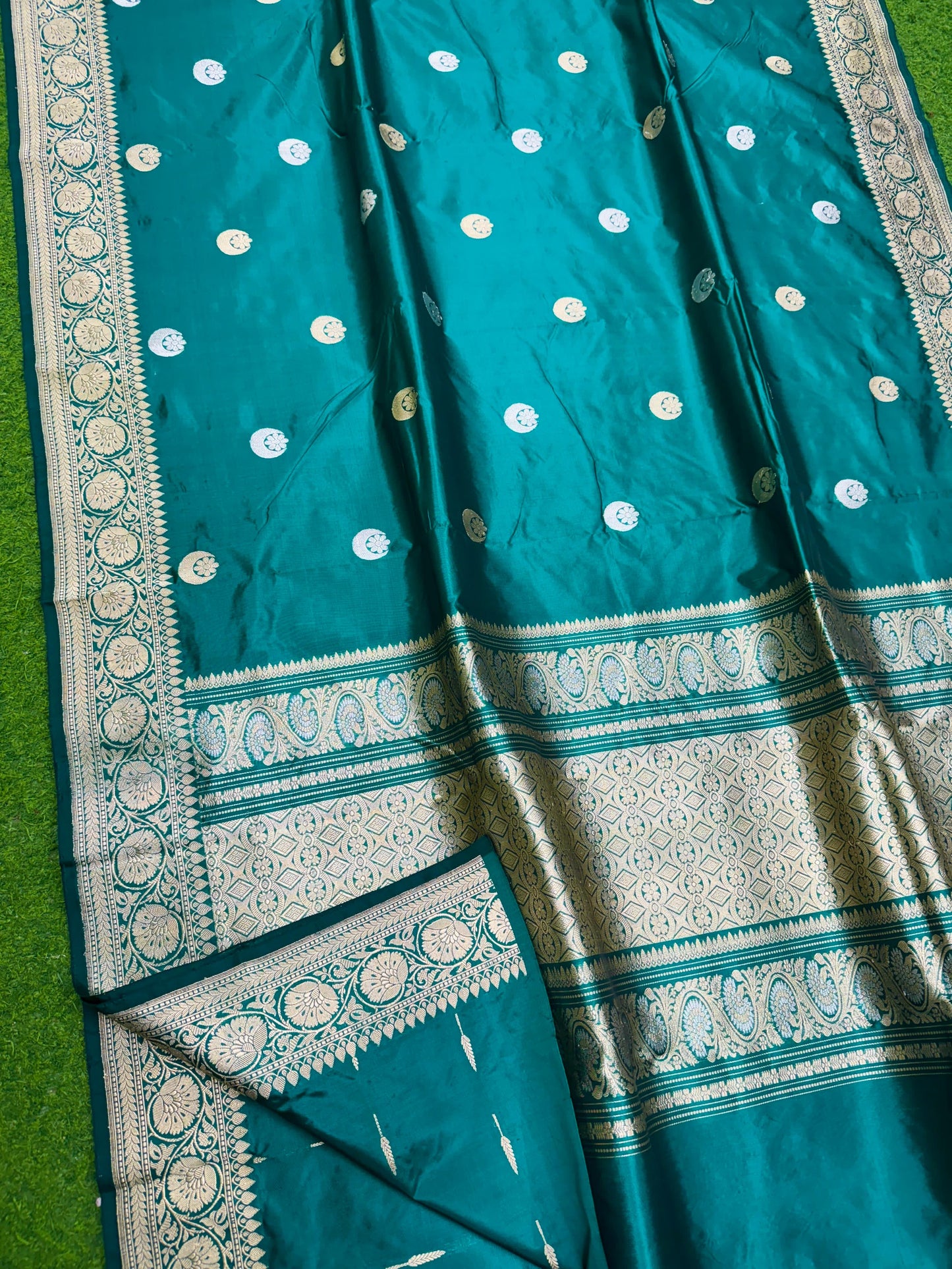 Banarasi handloom Khaddi pure Katan silk hand weaving saree.