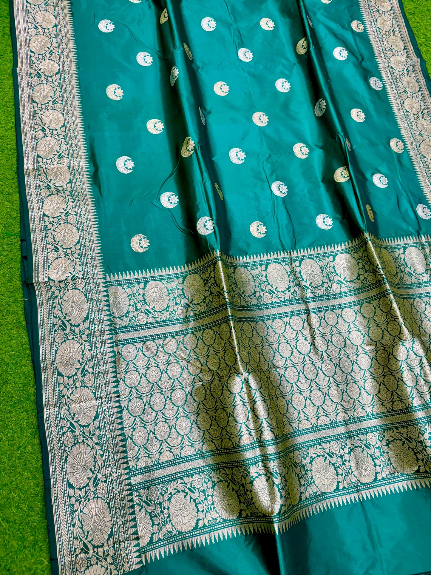 Banarasi handloom Khaddi pure Katan silk hand weaving saree.