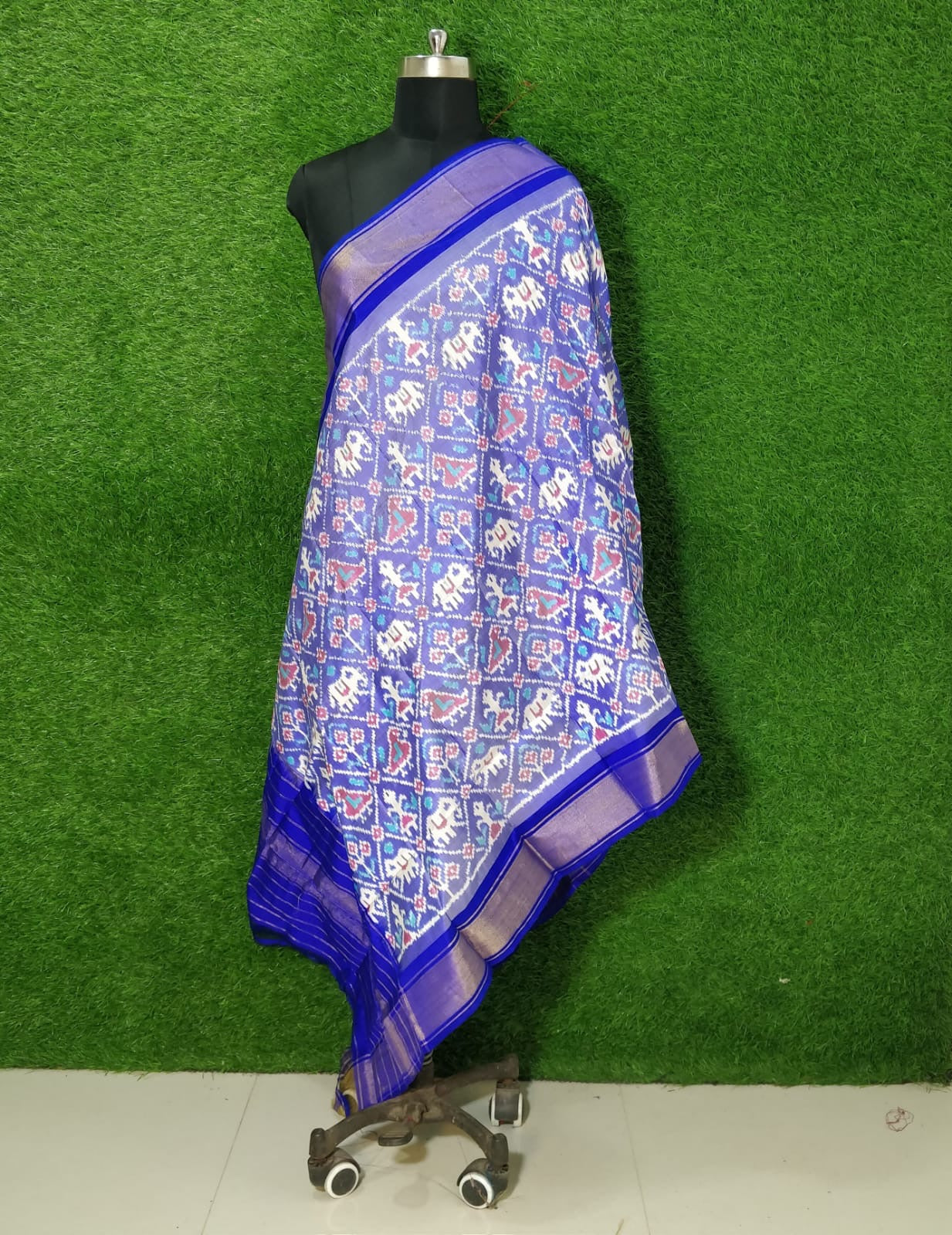 Ikkat dupatta