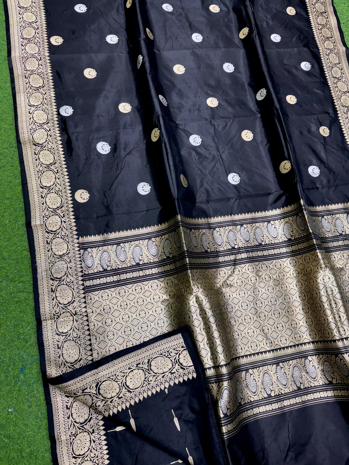 Banarasi handloom Khaddi pure Katan silk hand weaving saree.