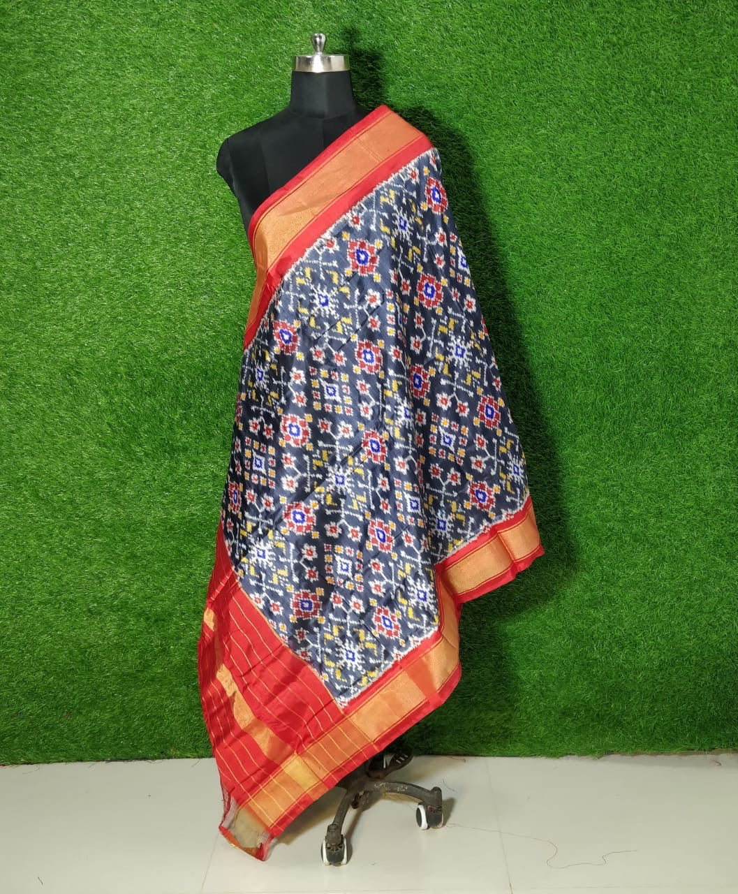 Ikkat dupatta